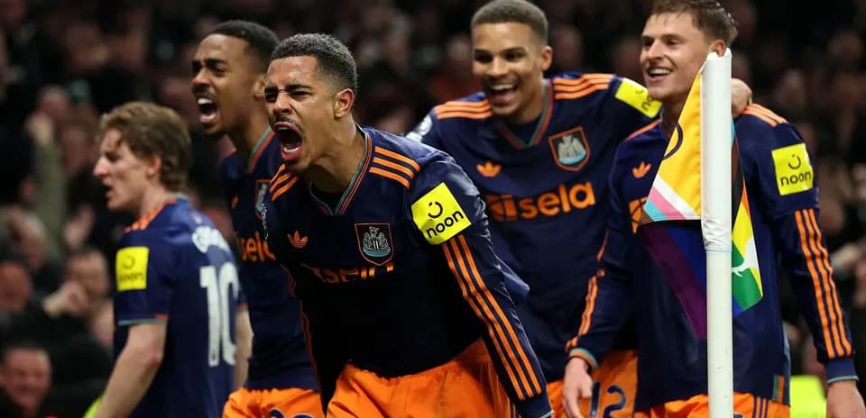 Newcastle oyunçuları qələbəni qeyd edirlər