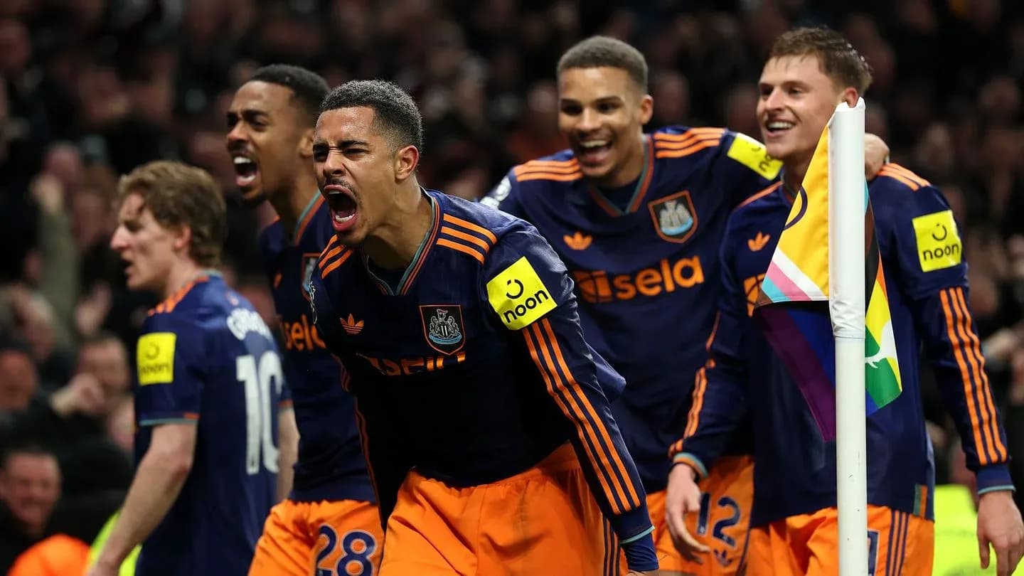 Newcastle oyunçuları qələbəni qeyd edirlər