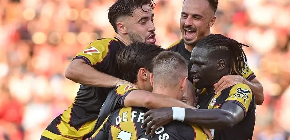 Rayo Vallecano futbolçuları sevinir