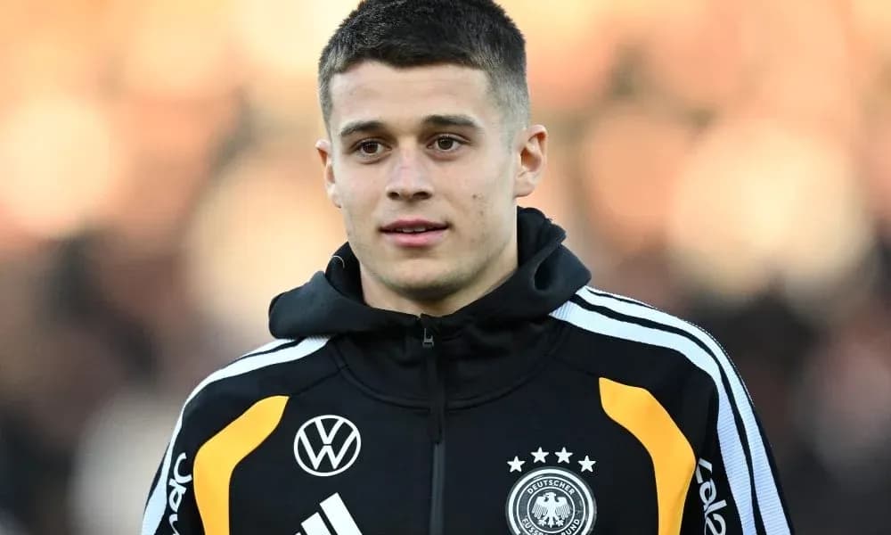 Gənc futbolçu Almaniya milli komandasının geyimində