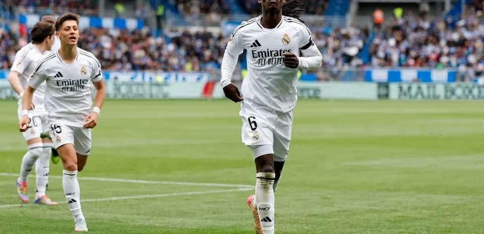 Real Madrid oyunçusu qol sevinci yaşayır