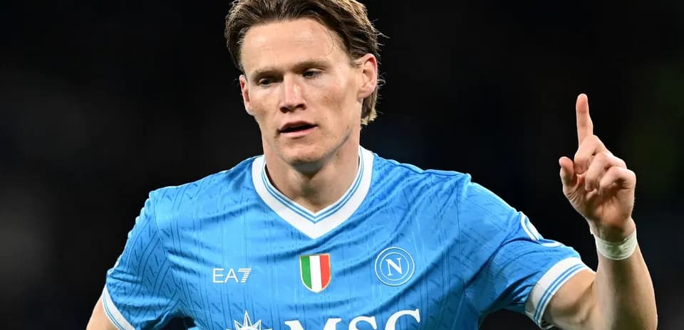 Futbolçu Napoli formasında qol sevinci yaşayır