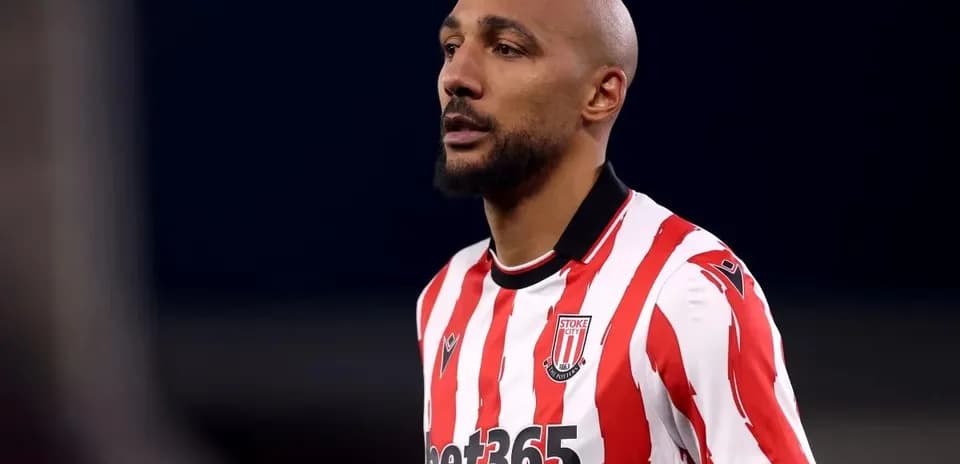 Futbolçu Stoke City formasında durur