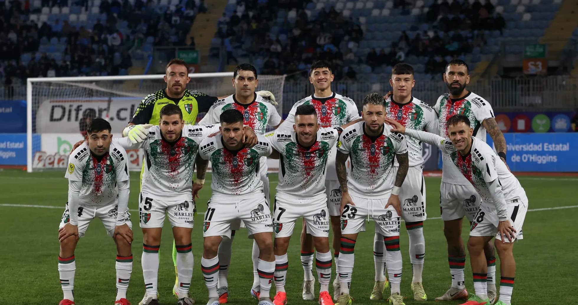 Palestino komandası oyun öncəsi foto