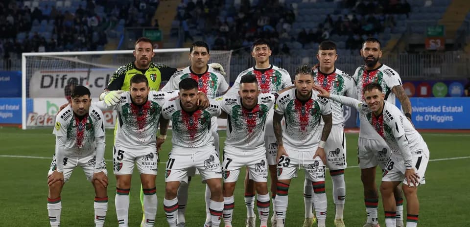Palestino komandası oyun öncəsi foto