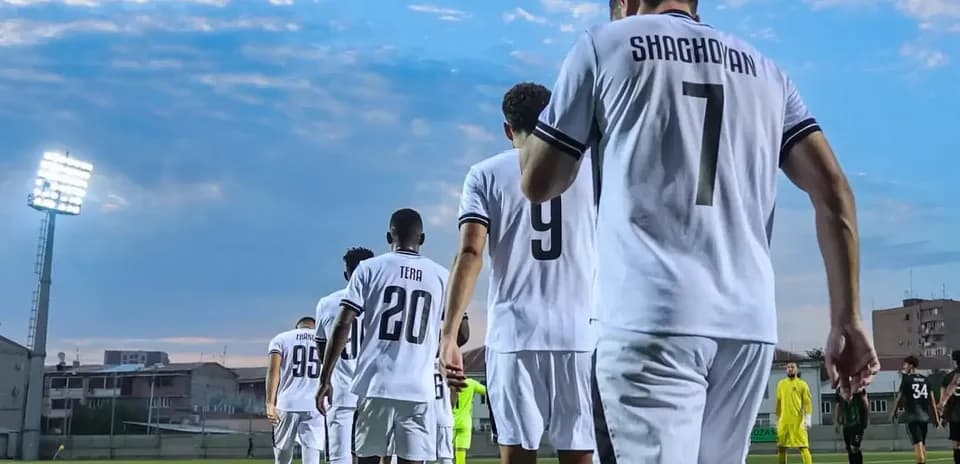 Futbolçuların matç üçün meydana çıxması