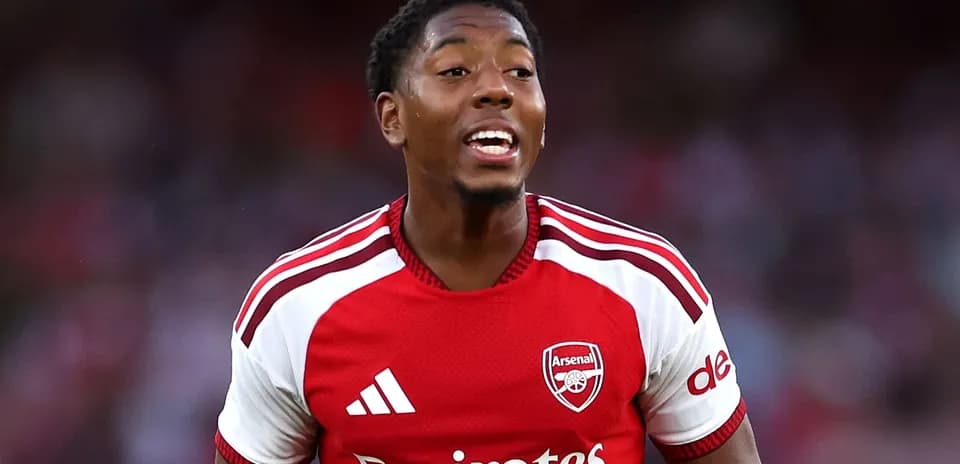 Futbolçu Arsenal formasında oyun zamanı