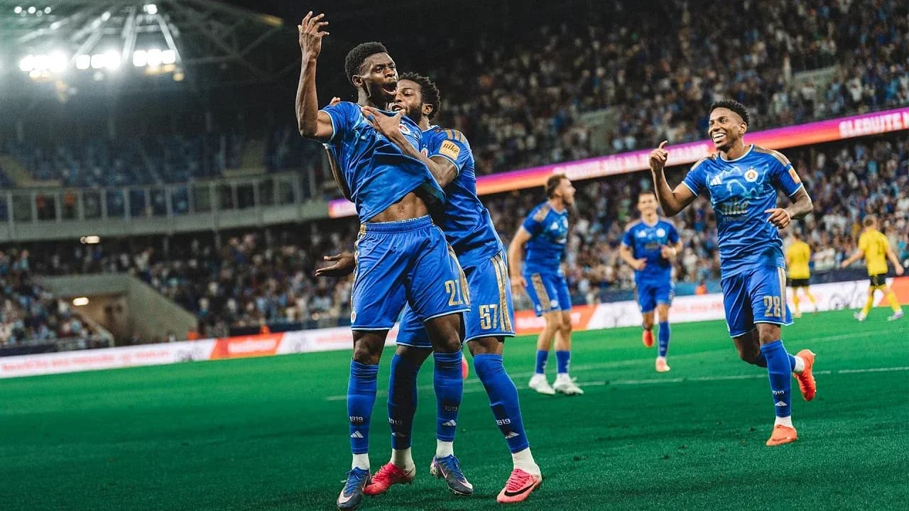 Slovan Bratislava oyunçuları sevinir