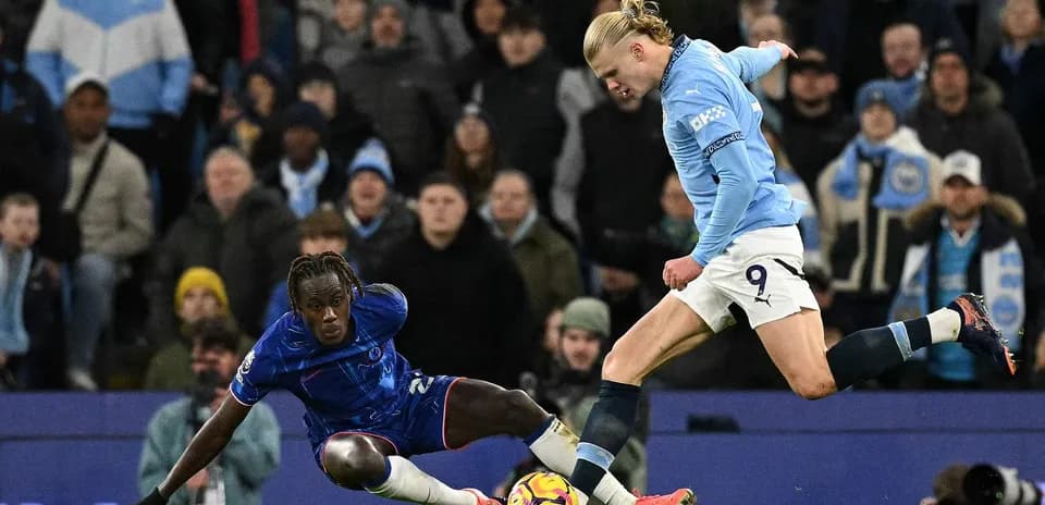 Haaland topdan qaçır, Chelsea oyunçusu yerə düşür