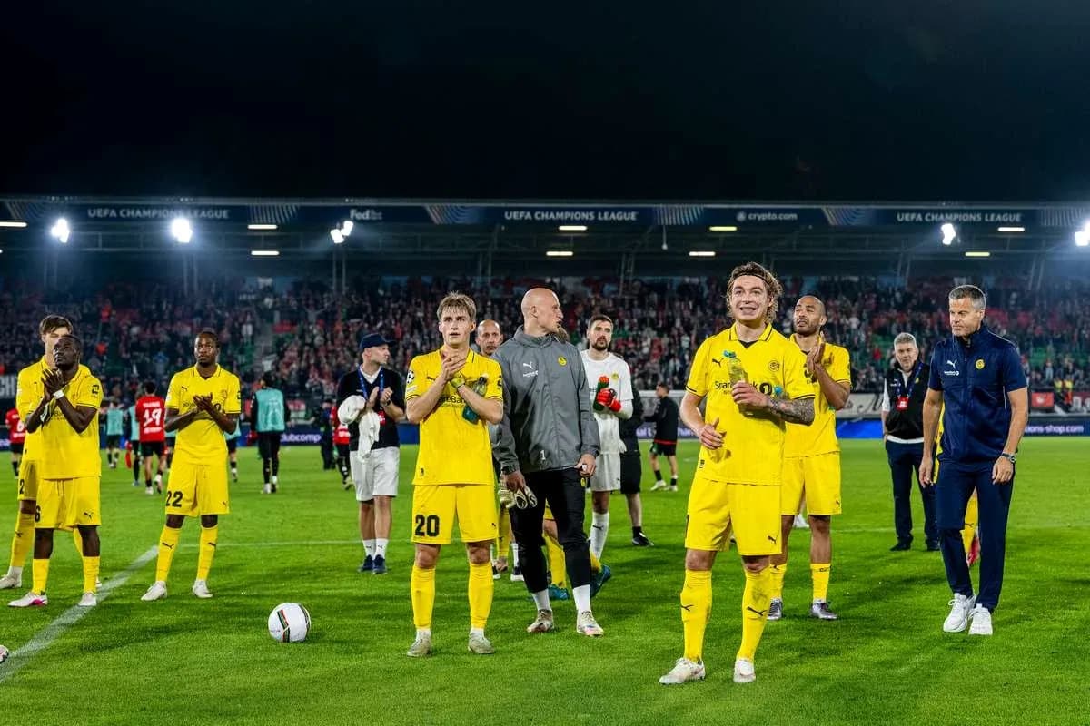 Bodo/Glimt futbolçuları alqışlayır