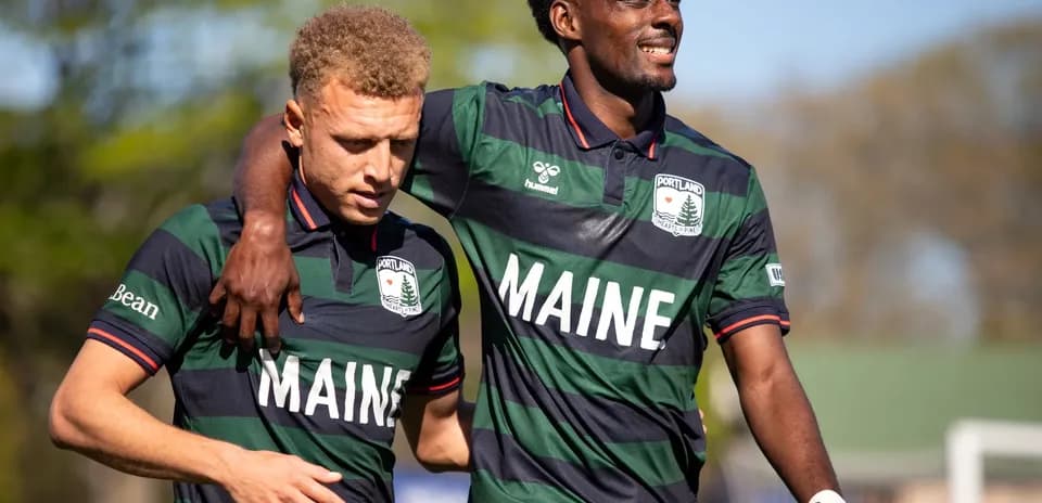Portland Hearts of Pine futbolçuları bir-birinə dəstək olur