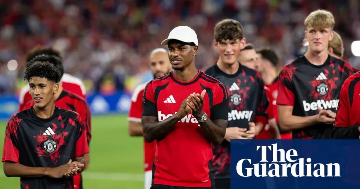Manchester United players on the pitch after match