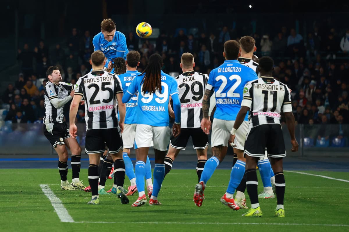 Napoli və Udinese oyununda hava mübarizəsi