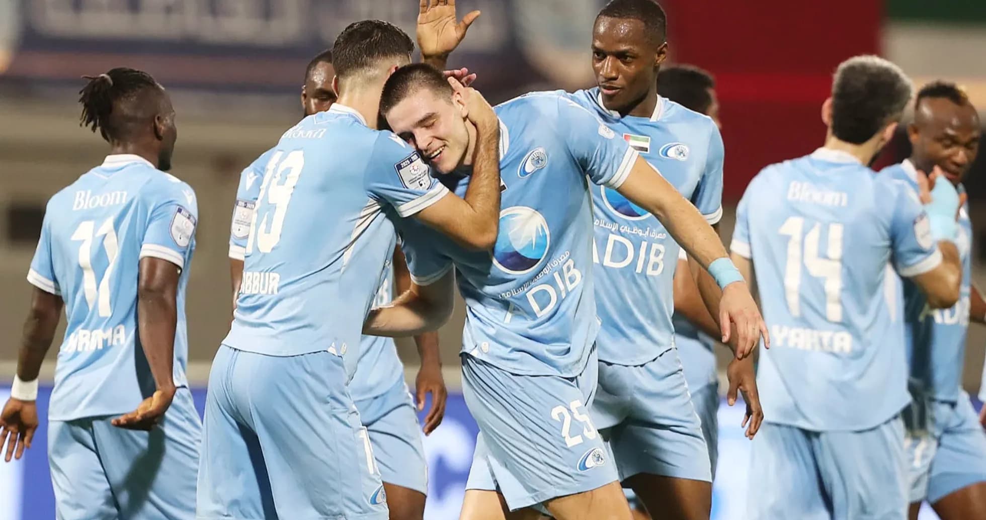 Bani Yas U23 oyunçuları qələbəni qeyd edirlər