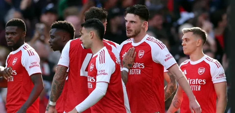 Arsenal futbolçuları oyun zamanı