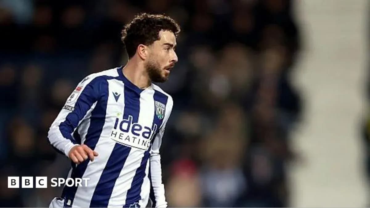 Futbolçu West Bromwich Albion formasında oyun oynayır
