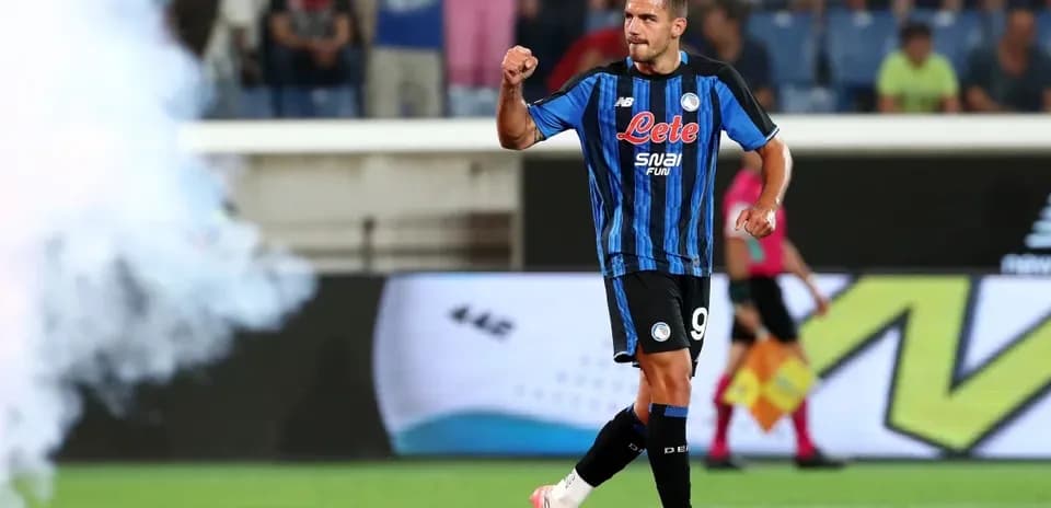 Atalanta oyunçusu qol sevincini yaşayır
