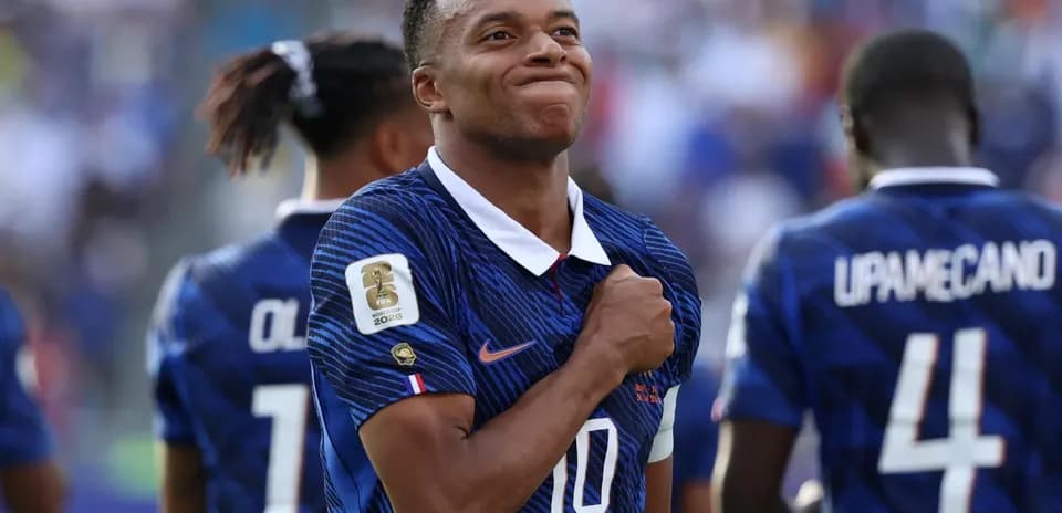 Fransa futbolçusu oyun zamanı