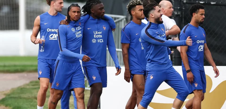 Fransa futbol komandası məşqə gedir