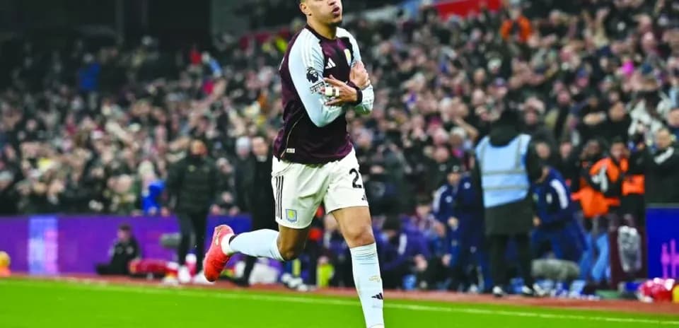 Aston Villa oyunçusu qol vurdu