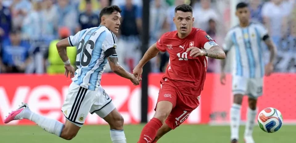 Argentina and Switzerland players competing for the ball