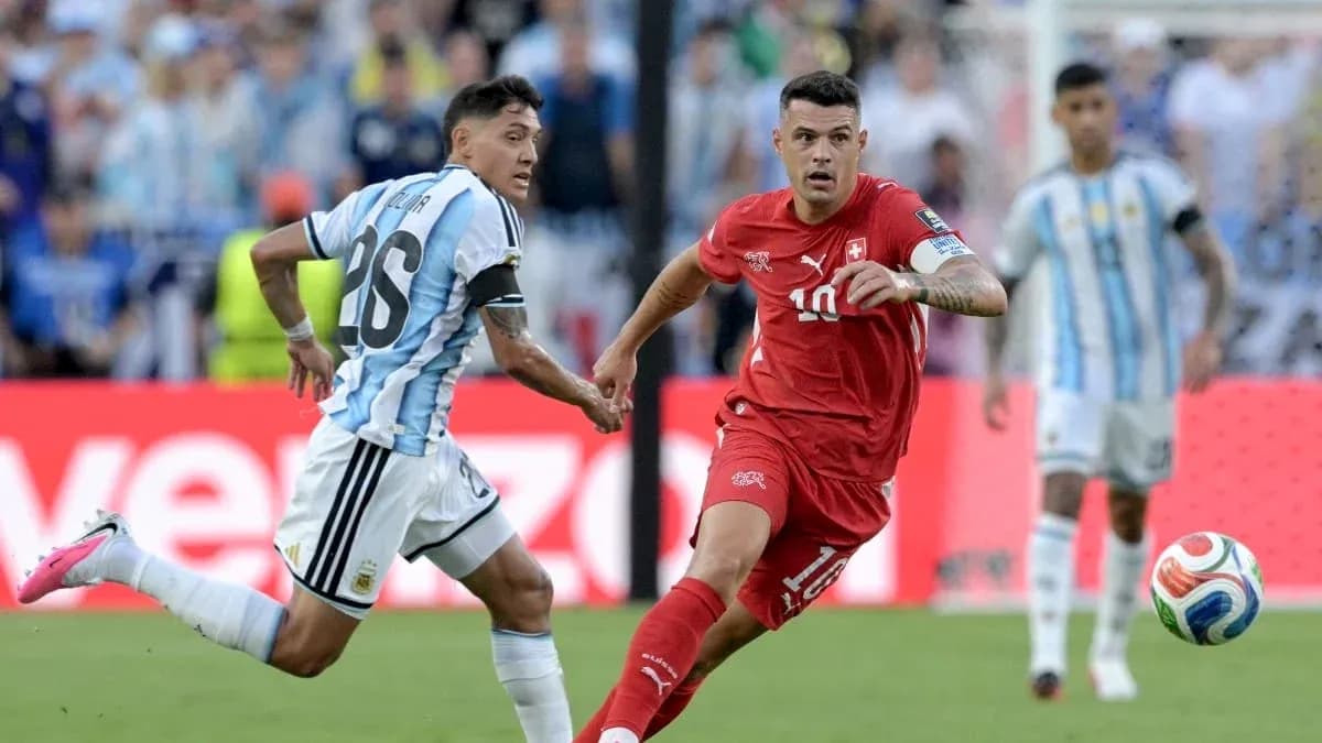 Argentina and Switzerland players competing for the ball