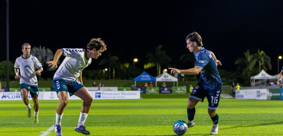 Naples və Sarasota Paradise futbol oyunu