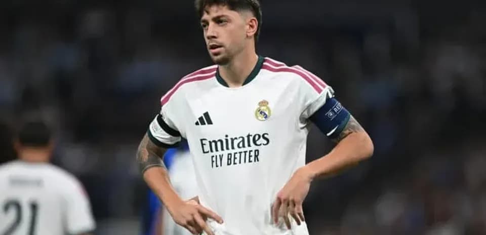Futbolçu Real Madrid formasında oyun zamanı
