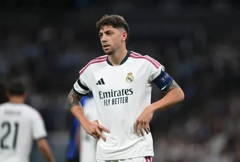 Futbolçu Real Madrid formasında oyun zamanı