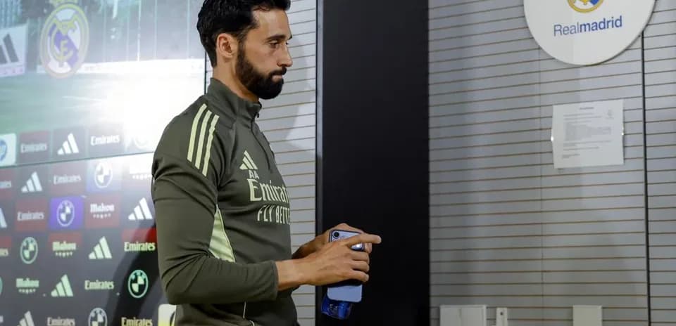 Futbolçu, Real Madrid mətbuat konfransına gəlir