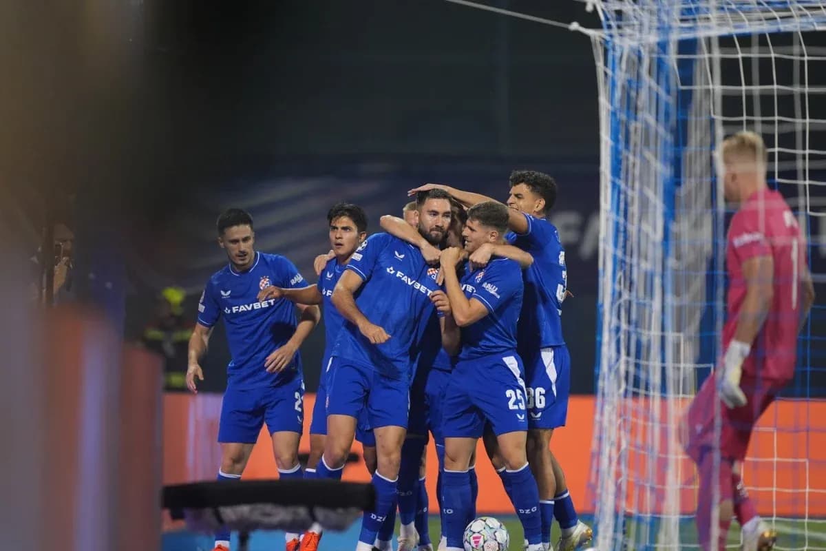 Dinamo Zagreb futbolçuları sevinir