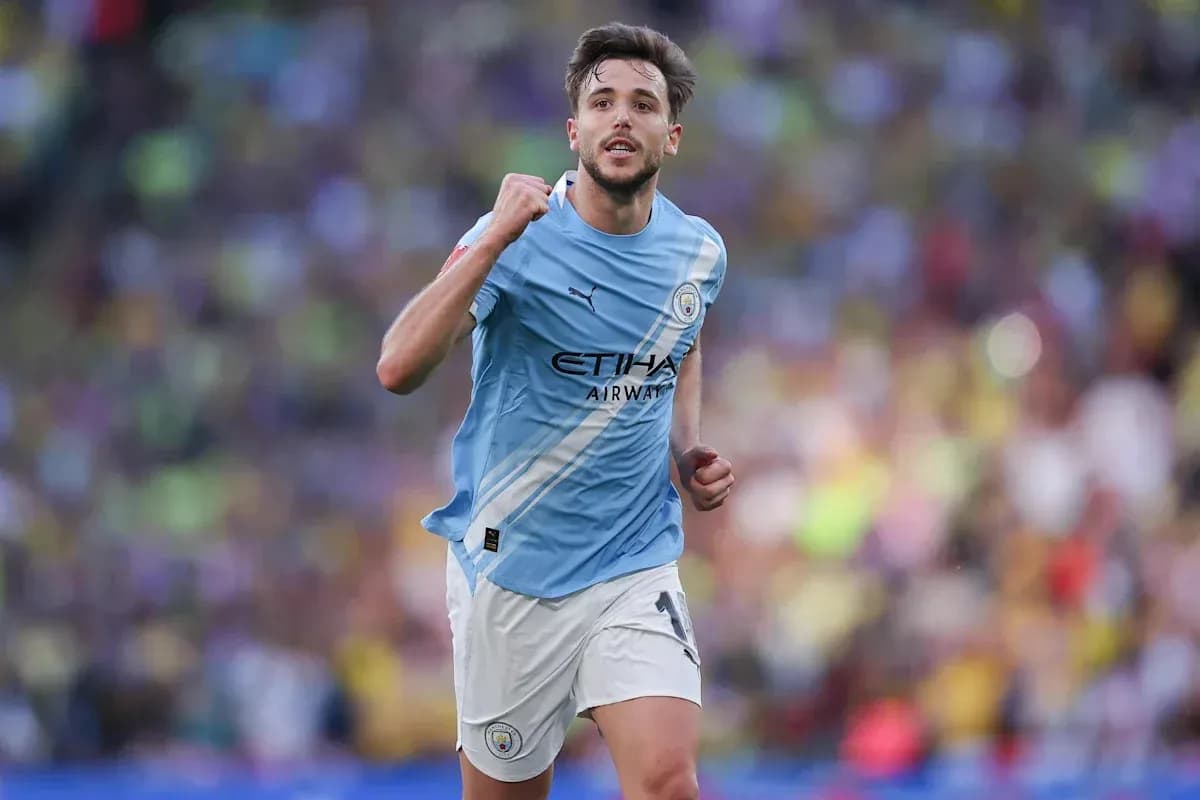 Futbolçu Mançester Siti formasında qolu qeyd edir