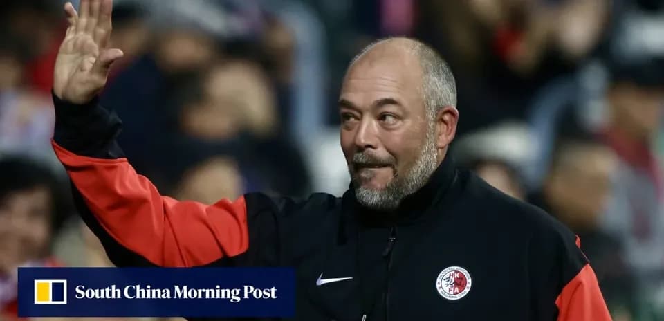 Baş məşqçi stadionda azarkeşləri salamlayır