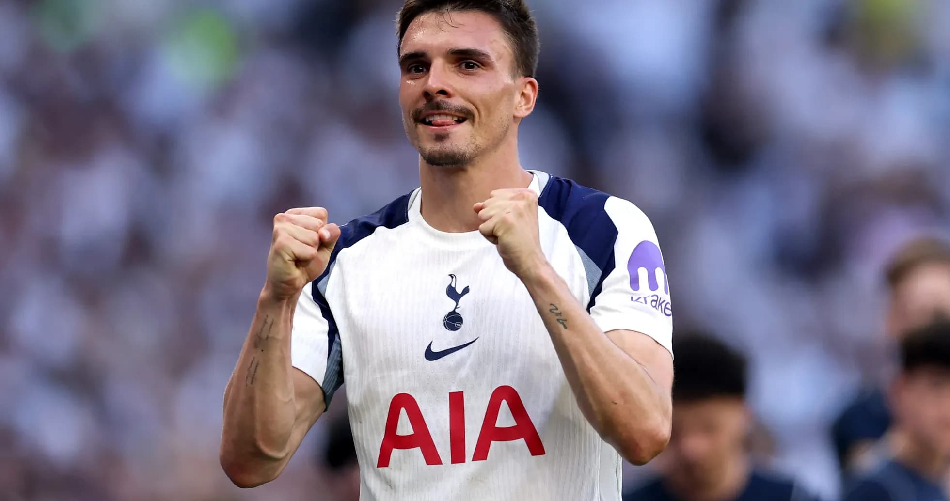 Tottenham oyunçusu sevinir