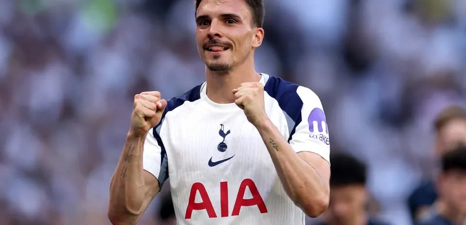 Tottenham oyunçusu sevinir
