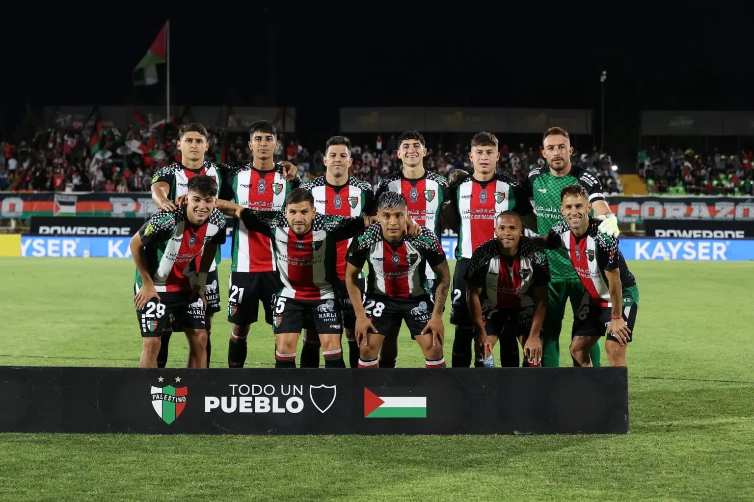Palestino komandası oyun öncəsi
