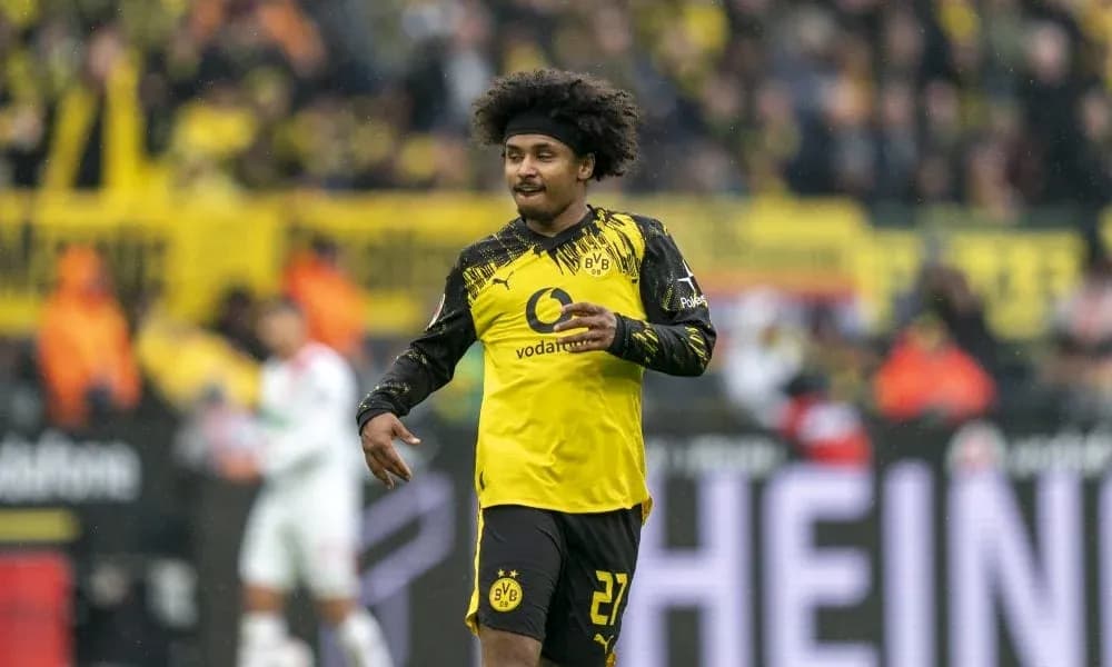 Borussia Dortmund player celebrating on the pitch