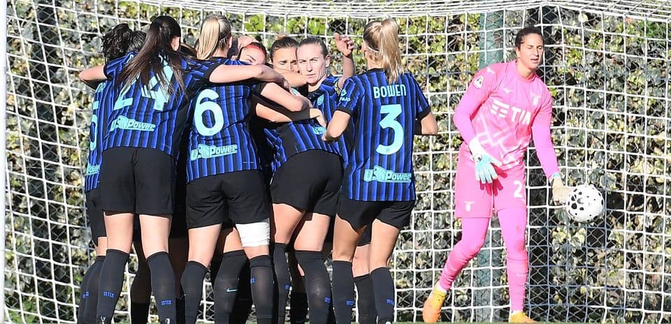 İnter Millano W futbolçuları qeyd edirlər