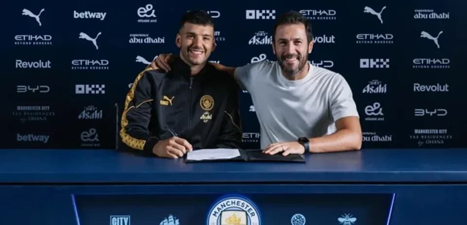 Yeni transfer imzası atan futbolçu və menecer