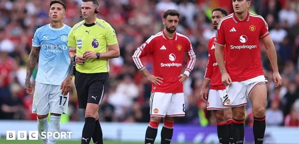Manchester United and Manchester City players during match