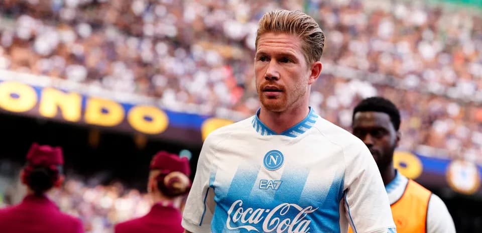 Futbolçu Napoli formasında meydançaya daxil olur