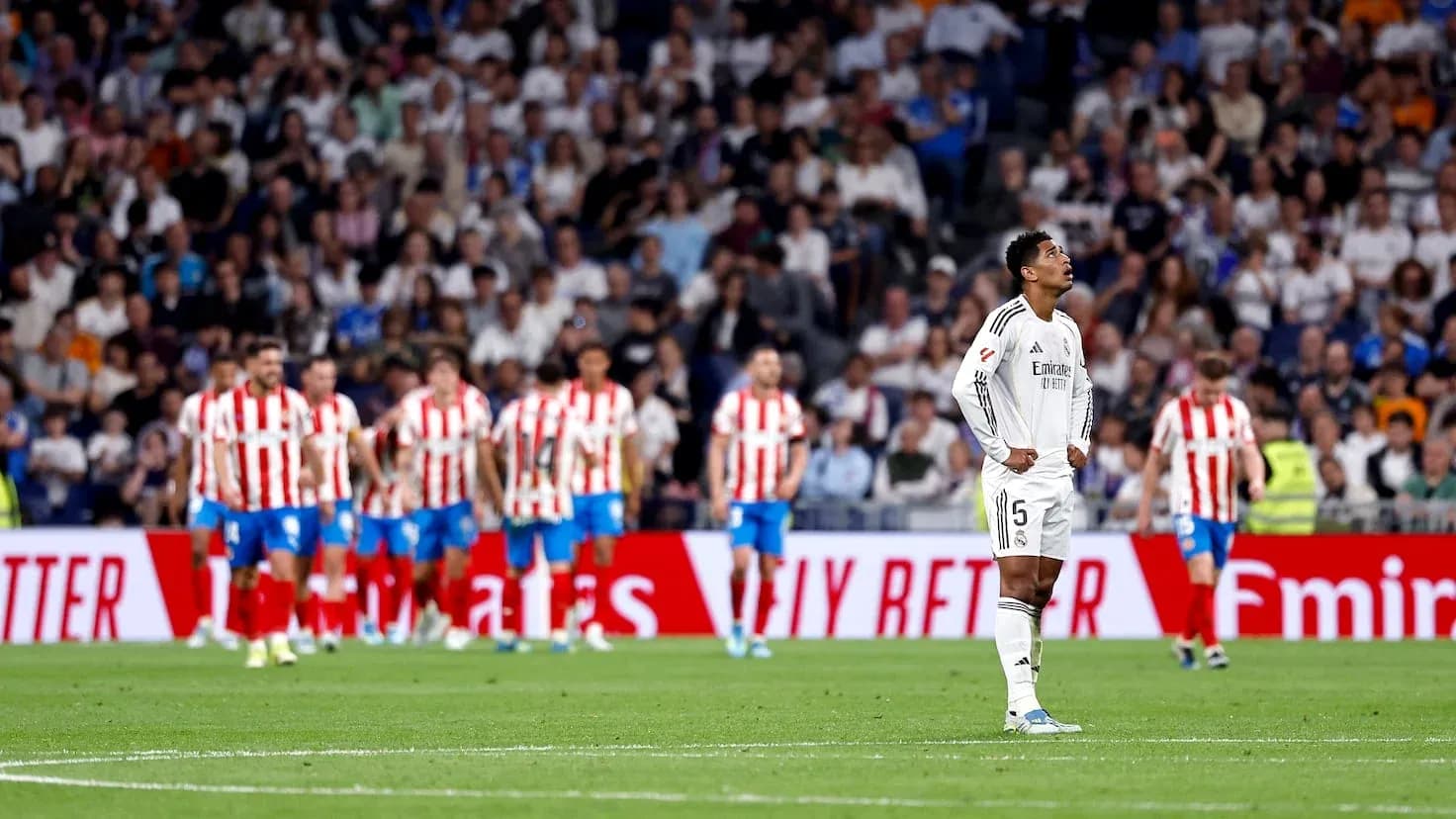 Real Madrid futbolçusu meydanda düşüncəli görünür