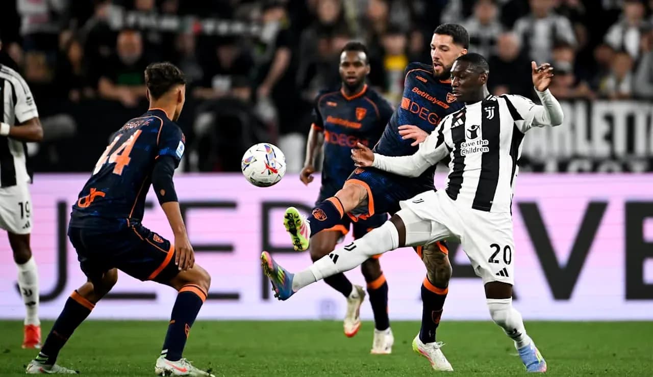 Lecce və Juventus futbol oyunu