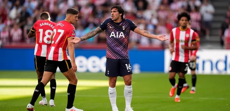 Tottenham player arguing with opponents during match
