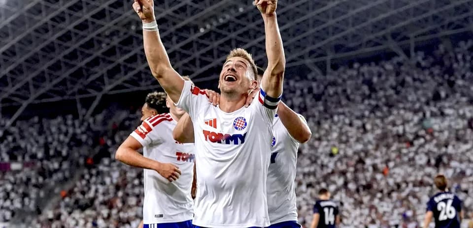 HNK Hajduk Split oyunçusu qol sevinci yaşayır