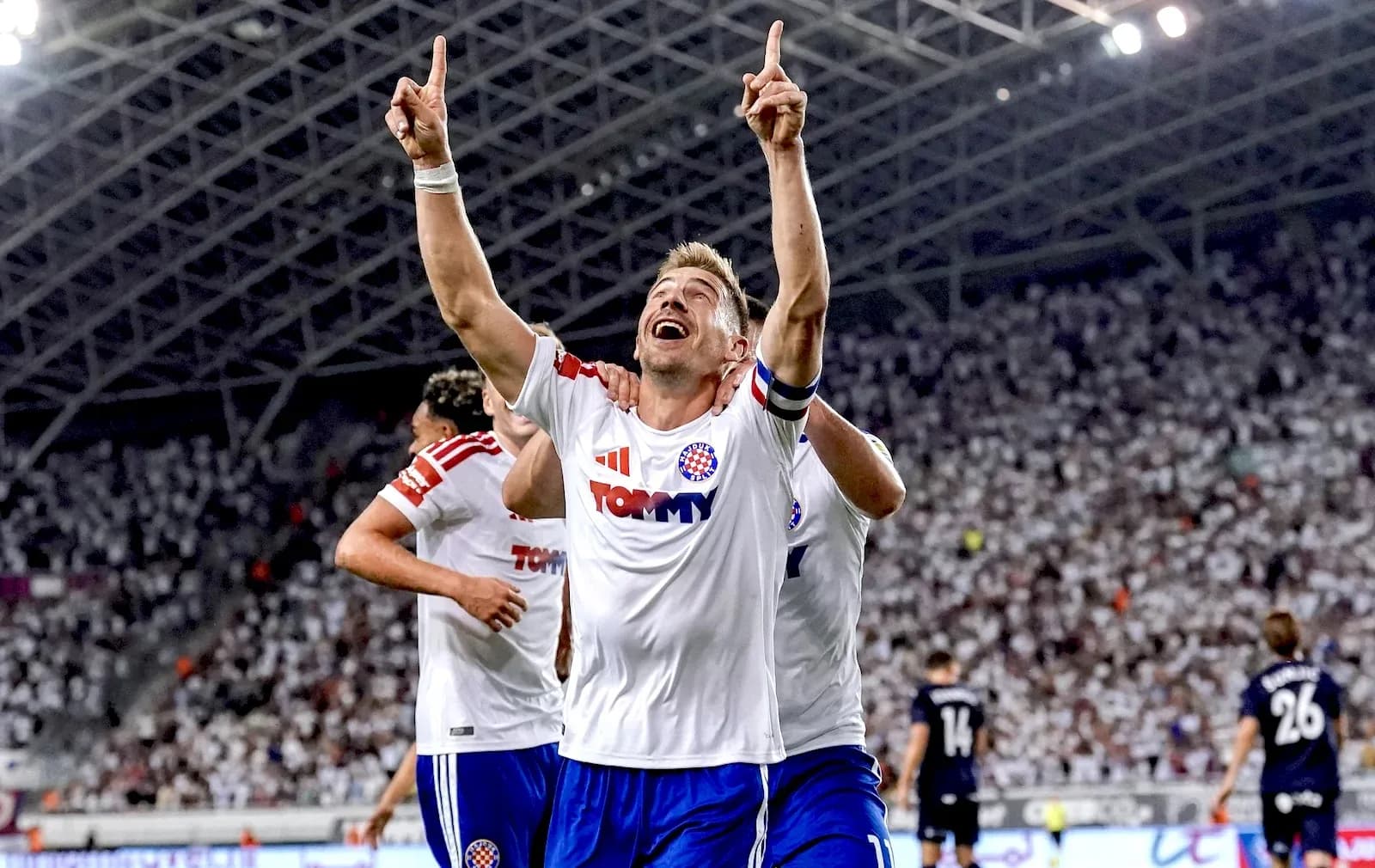 HNK Hajduk Split oyunçusu qol sevinci yaşayır