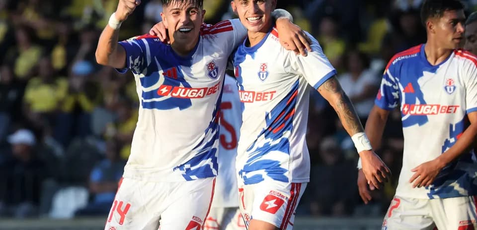 Universidad de Chile futbolçuları sevinir