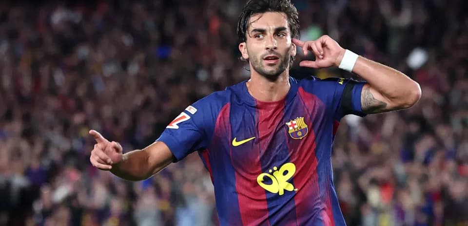 Barcelona player celebrating goal with fans
