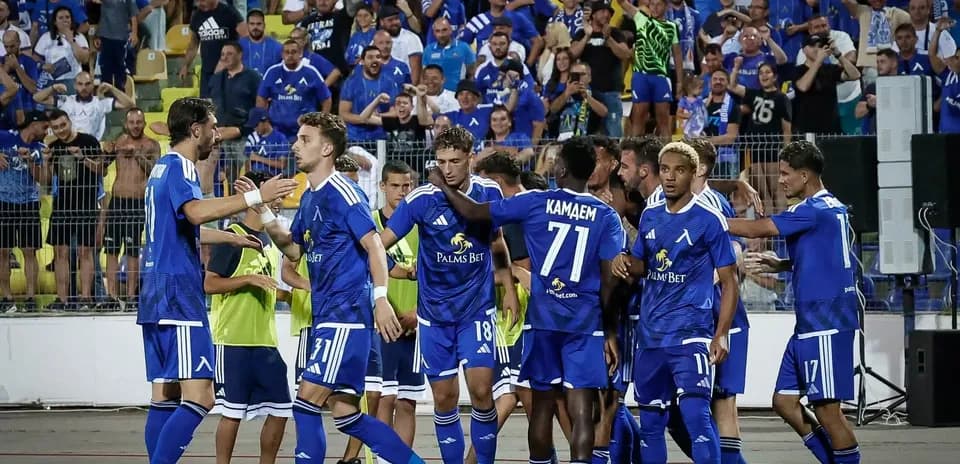 Levski Sofia futbolçuları sevincini paylaşır