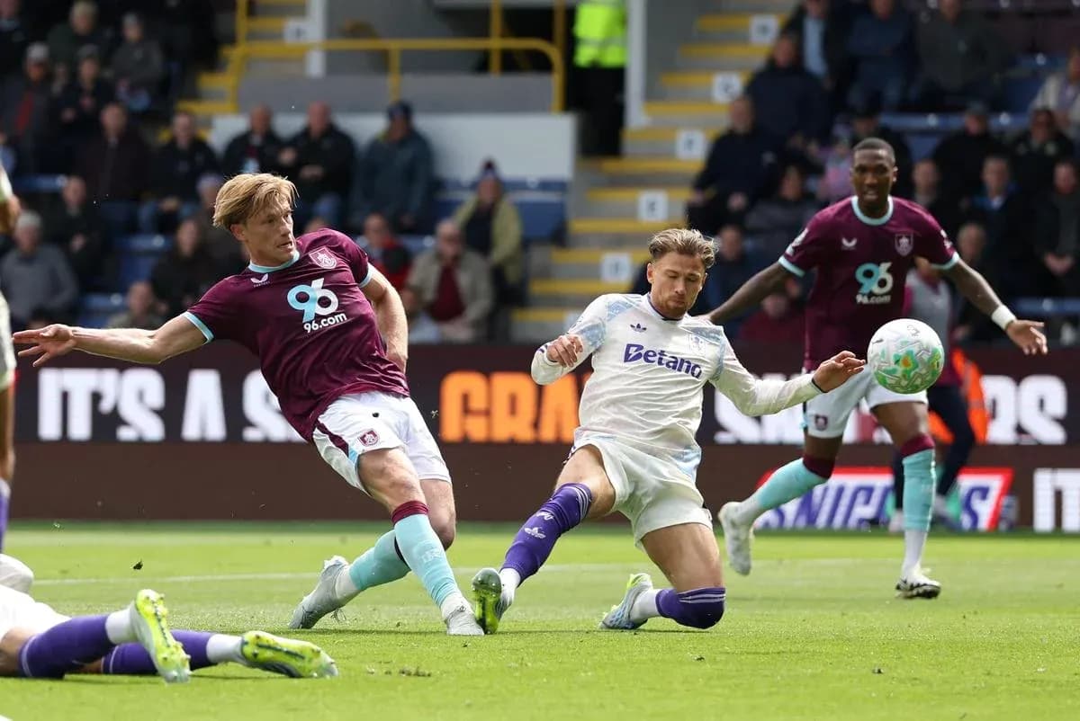 Burnley və Aston Villa arasında futbol oyunu